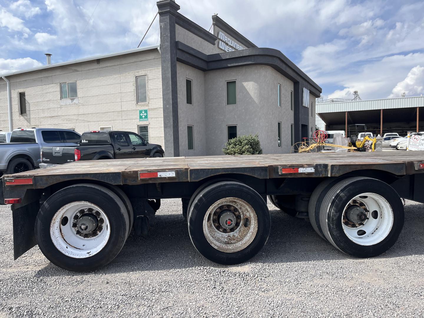 ./imagenes/INVOICE/2019/18090/STEP DECK TRANSCRAFT DTL-3000 (6).JPG